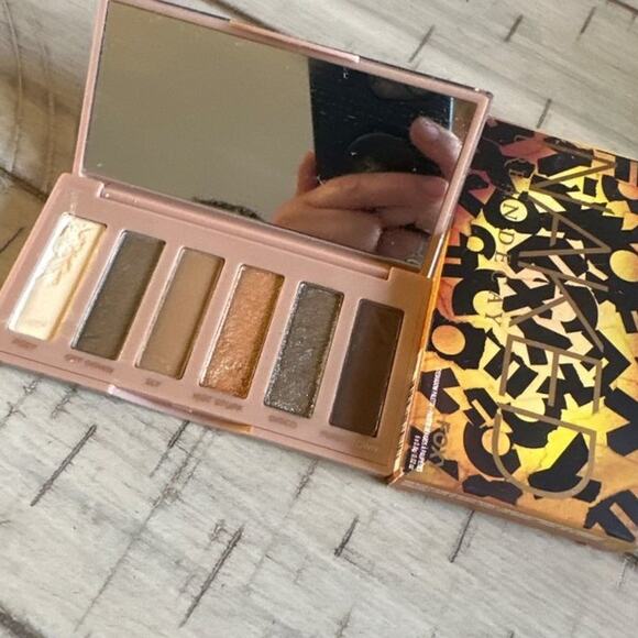 urban decay foxy eyeshadow palette - Picture 1 of 2